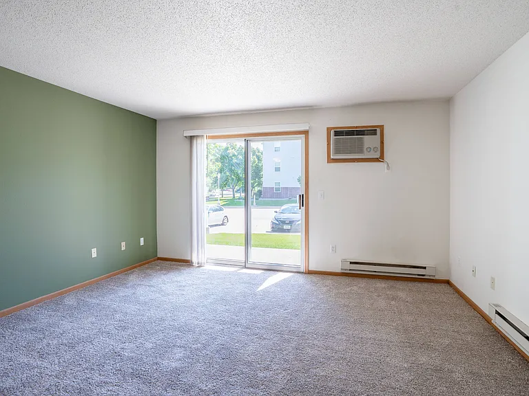 Fargo, ND Stonebridge Apartments | 3175A | Living