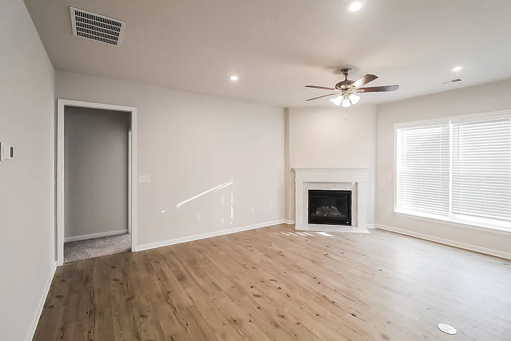 2 bed, 2.0 bath, 1656 sqft, $3,220 — Photo 4