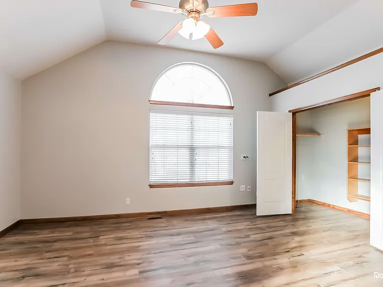 1013 Tudor Dr — Photo 9
