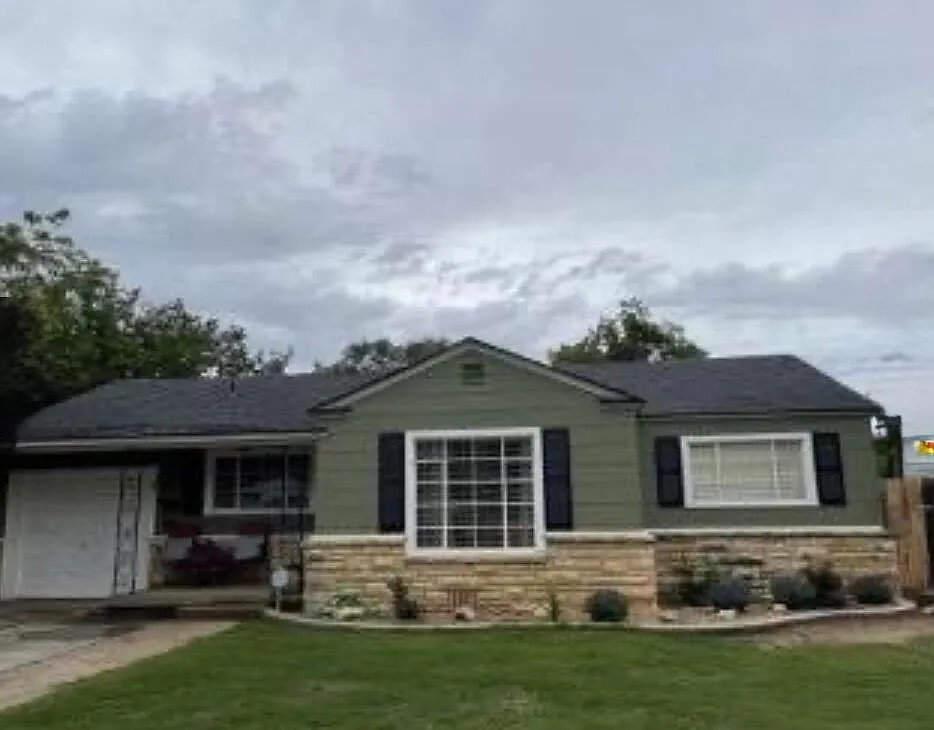 3 bed, 2.0 bath, 1201 sqft, $1,600 — Photo 2