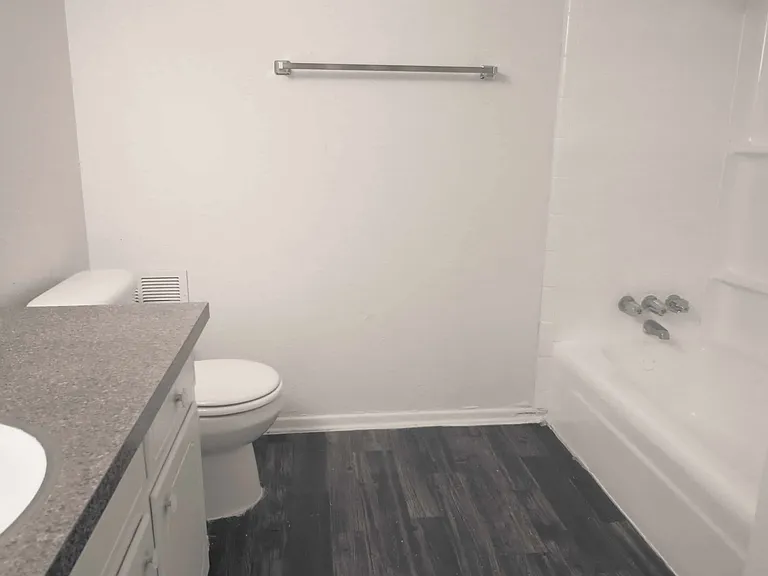 Northridge Court Apartments — Photo 12