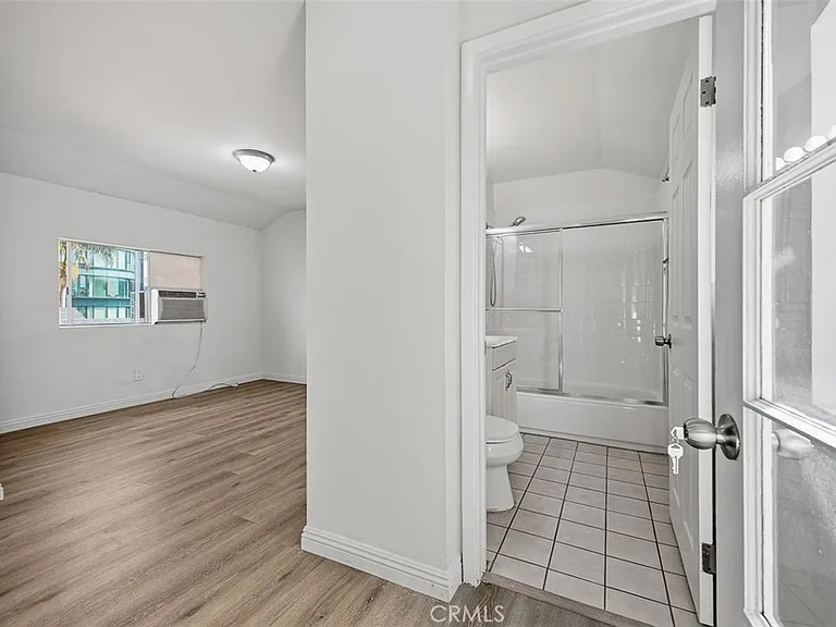 209 1/2 N Monterey St — Photo 12