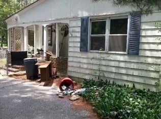 84 South St, Manorville, NY 11949