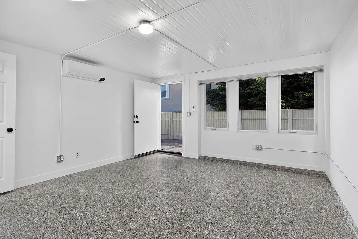 Building Photo - 111 Cecil Pl #L