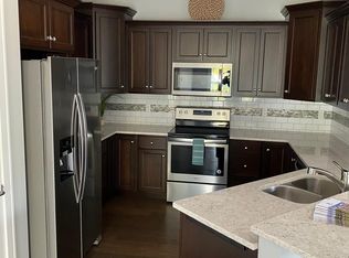 1802 Lake Ridge Ct, Mahomet, IL 61853