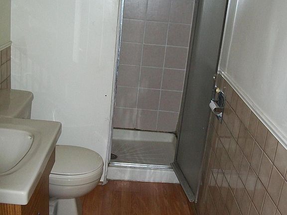 4th image of 220 Sheridan Ave