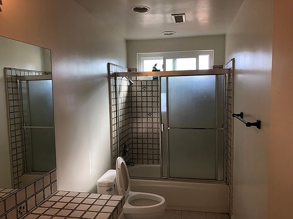 4th image of 5301 Yarmouth Ave Unit 14