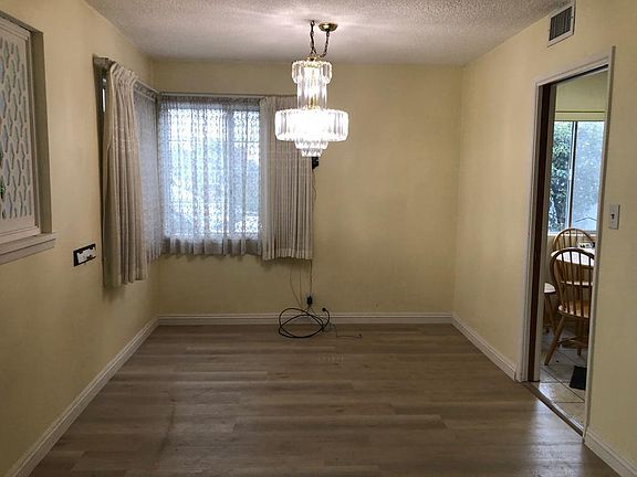 5th image of 10233 Randwick Dr