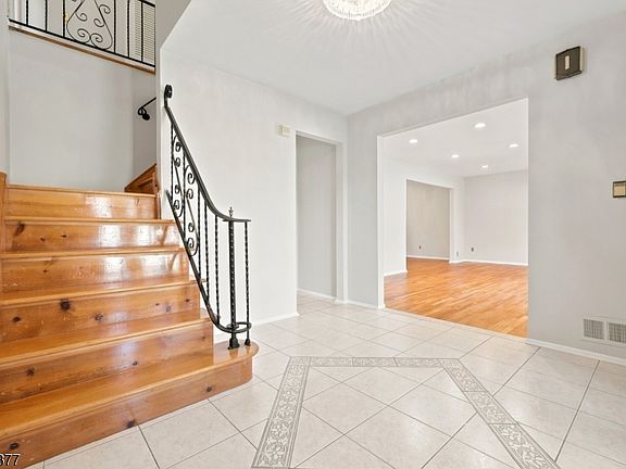 3rd image of 350 Parsippany Blvd