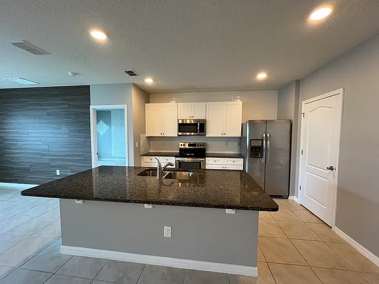 5106 Fiddlewood Way — Photo 3
