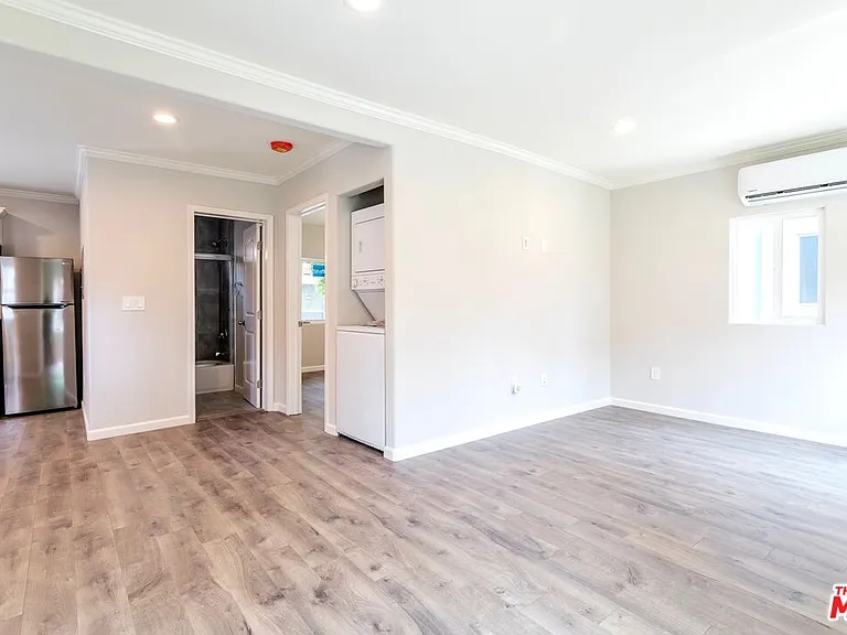 1227 E Harvard St #B — Photo 5