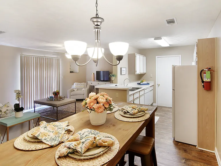 Parklane Apartment Homes — Photo 2