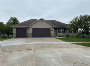 624 Crestview Ct, Center Point, IA 52213