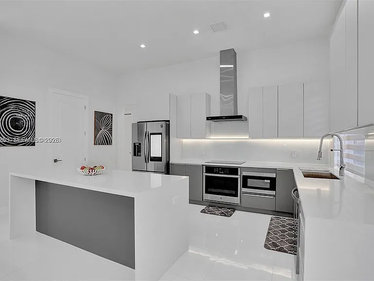 1759 SW 30th Pl — Photo 31