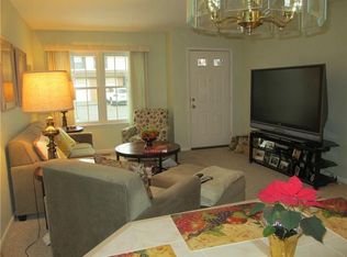 15 Dogwood Dr, Edison, NJ 08820
