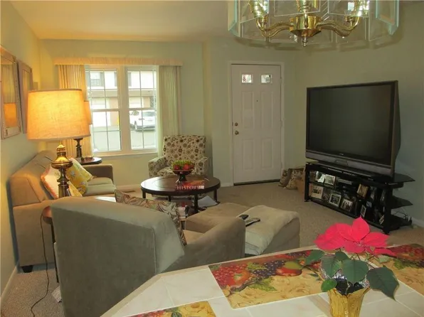 15 Dogwood Dr, Edison, NJ 08820