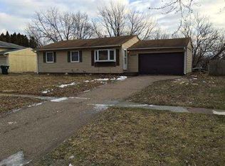 4017 Hillandale Rd, Davenport, IA 52806