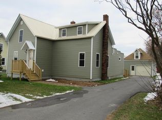 8 Barnes St, Rouses Pt, NY 12979