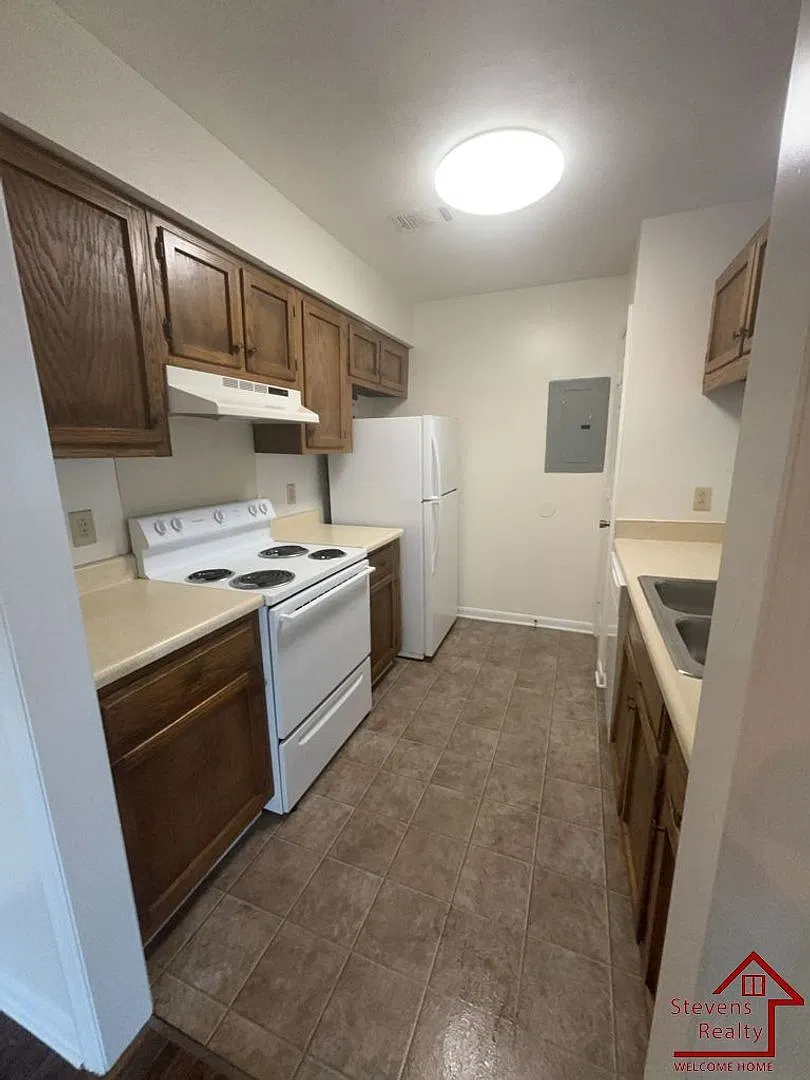 Creekwood Apartments — Photo 3
