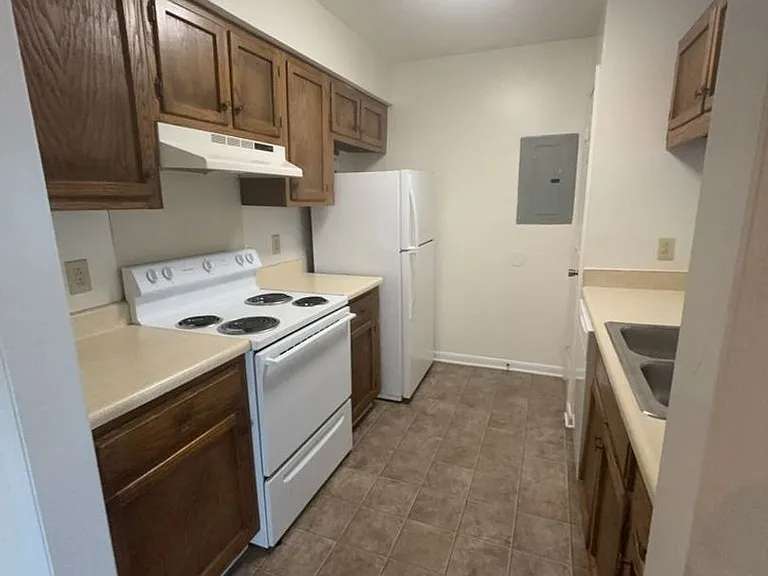 Oriole Apartments — Photo 17