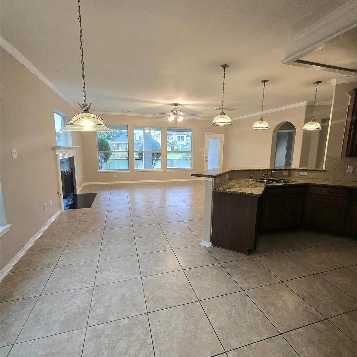 5 bed, 3.5 bath, 3051 sqft, $3,350 — Photo 3
