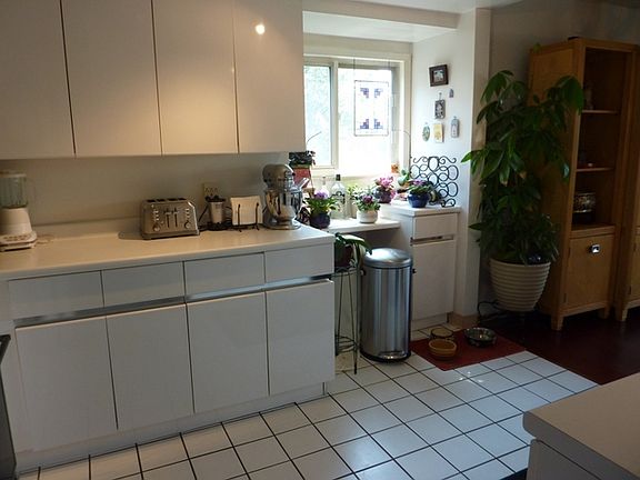 5th image of 1020 Warburton Ave APT 7A