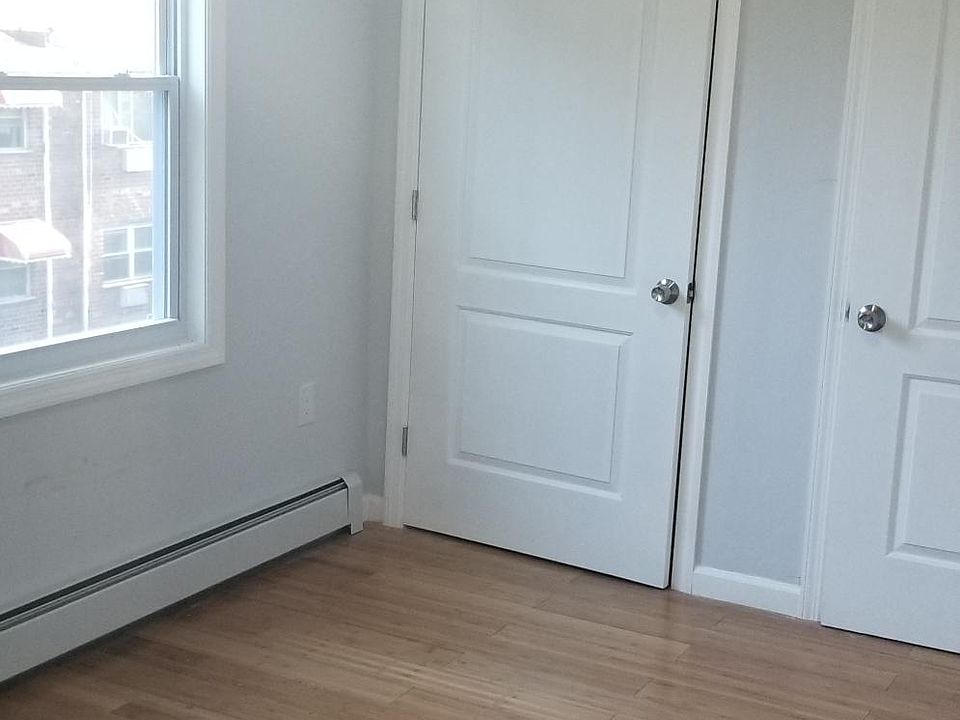 2nd image of 700 E 214th St