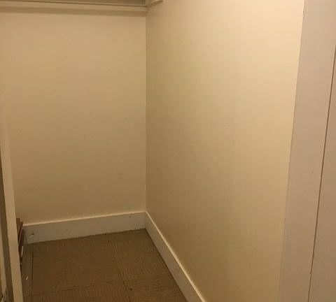 Middle bedroom closet