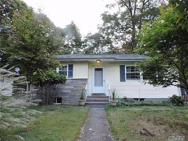 2nd image of 4 Laurel Ln