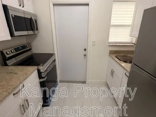 968 W 9th St, West Palm Beach, FL