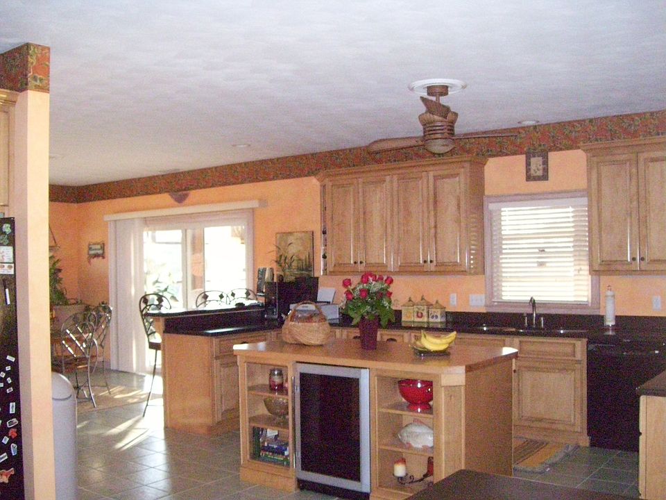 Beautiful 600 sq foot brand new in 2007 Kitchen!