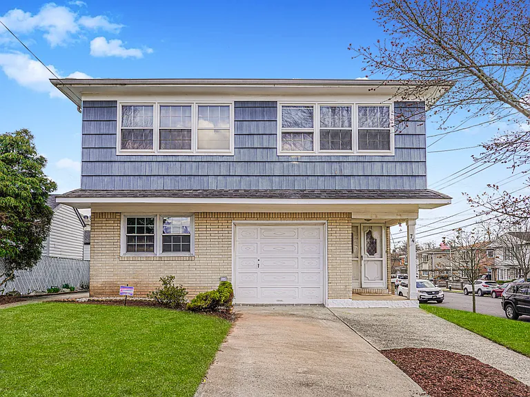 74 Caswell Ave — Photo 1
