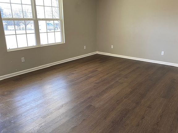 3rd image of 4015 Woodbury Pike