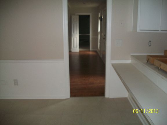 Breakfast nook into foyer