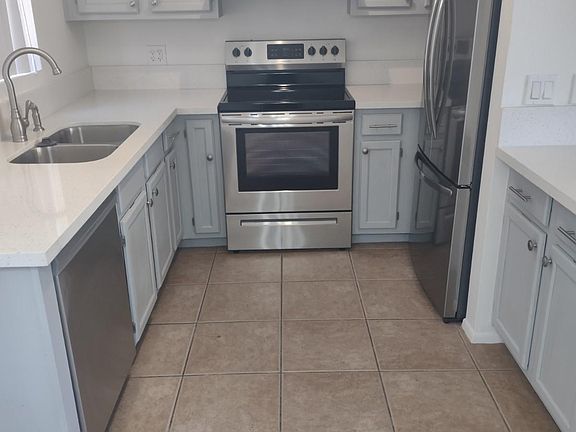 4th image of 906 N Revere Unit 101