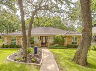 2824 Winterhaven Dr, Hurst, TX 76054