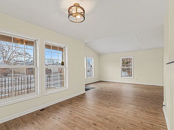 5th image of 444 Conner St