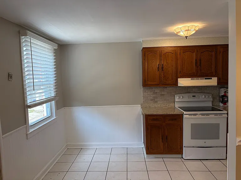 139 W Madison Ave — Photo 8