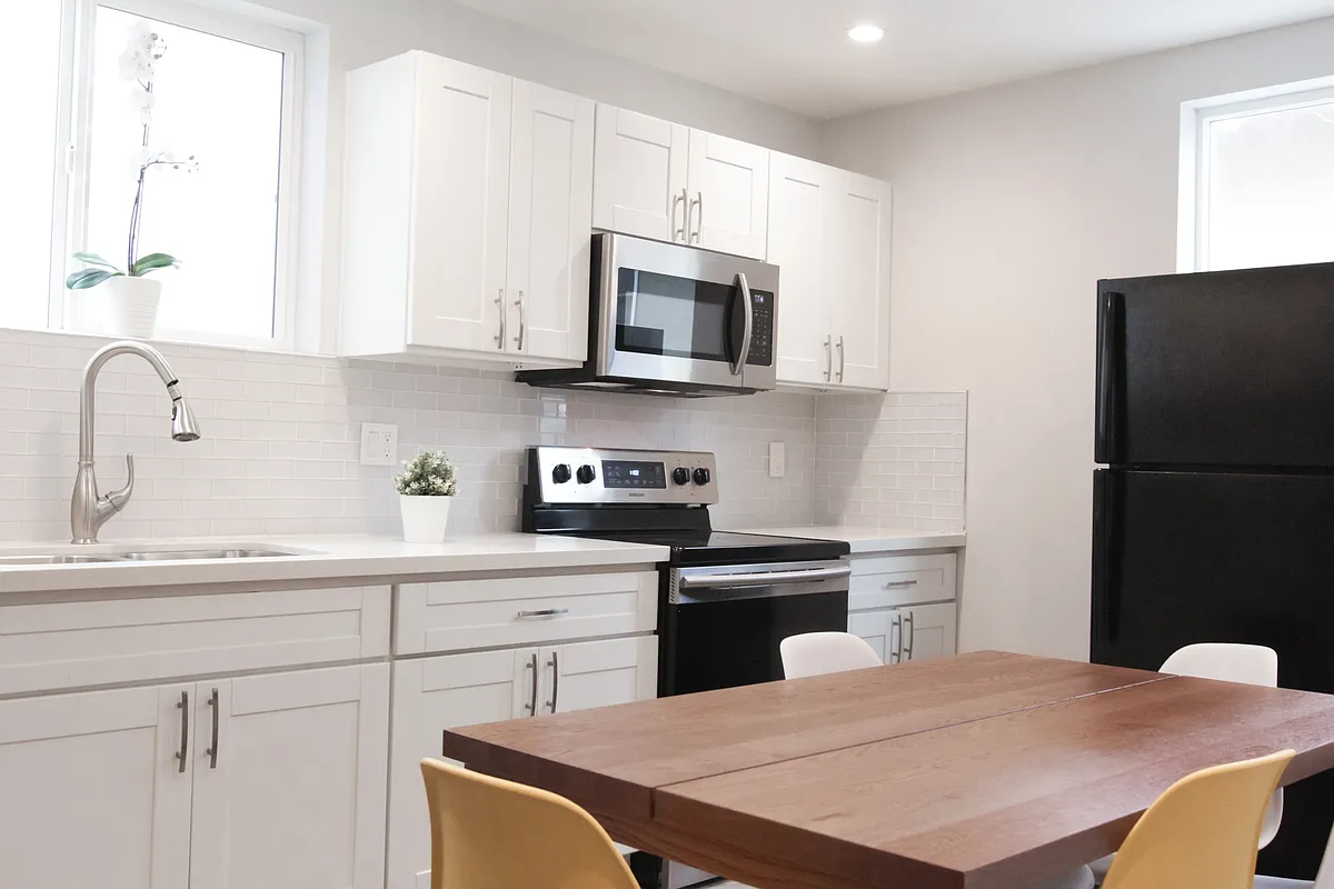 Floor plan 1731 W Adams Blvd