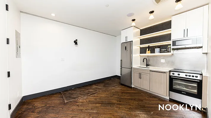 Rented by Nooklyn NYC LLC | media 13