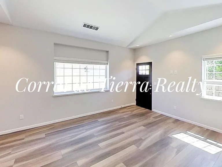 34 Maple St — Photo 4