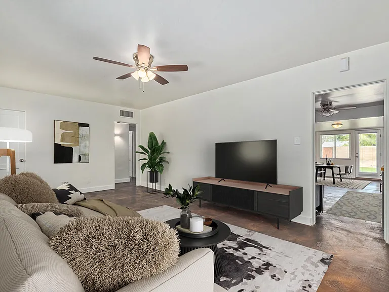 1019 S Una Ave — Photo 5