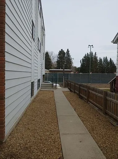 2 bed, 1.0 bath, $1,150 — Photo 2