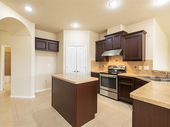 2nd image of 703 Lariat Ln