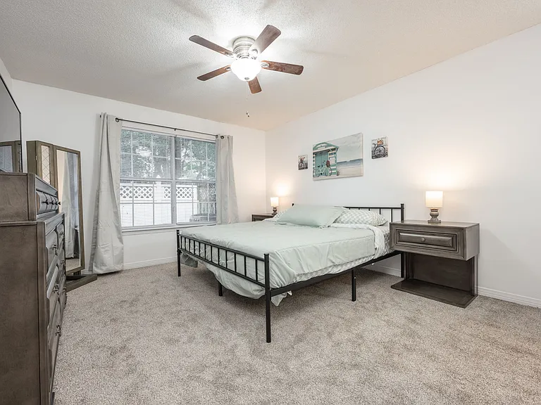 617 Emerald Ln — Photo 8