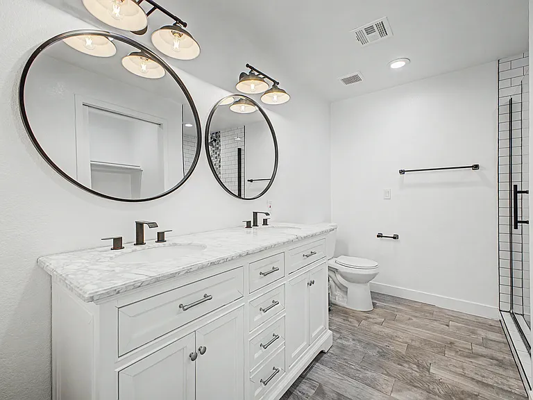 918 E Kristal Way — Photo 16
