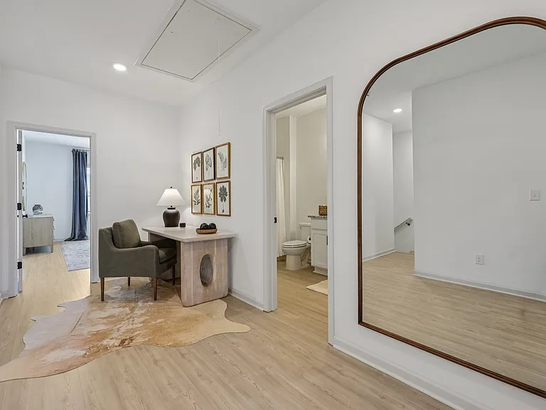 Foxgrove on Castleberry — Photo 7