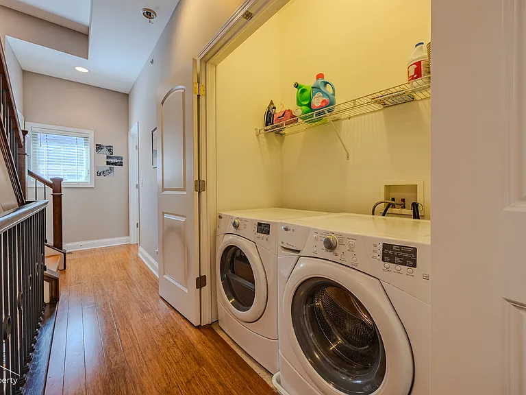 Laundry room (Third floor)