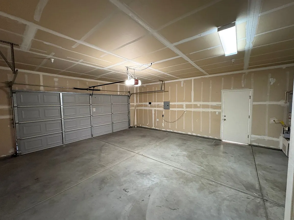 Building Photo - 625 E Monte Verde Ave