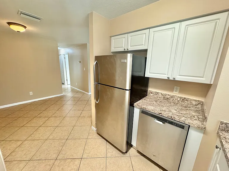 5002 Seneca Ave — Photo 3